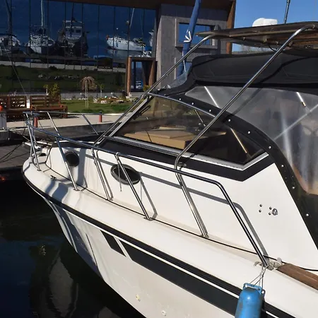 Stamas Yacht Båthotell